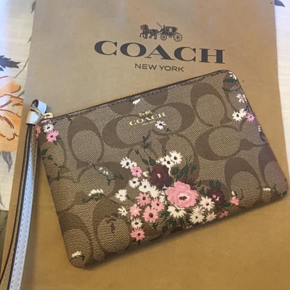 Wristlet - Picture 2 of 2